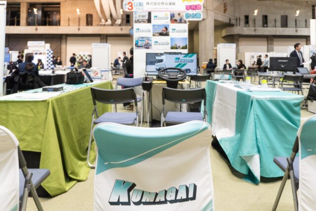 こんにちは！熊谷運輸です🧸🏞️

2月は2回、就職フェアに参加してきました❕

その中でも #京都ジョブ博 の様子をご紹介💁🏻

「物流業界が気になってます」という声が聞こえたり、庫内アルバイト経験者など、物流と関わりのある方が多かった印象です😳

来てくださった皆様ありがとうございました( ͡° ͜ʖ ͡°)✨

（ちなみに最後は、ブースの持ち物をみんなで協力して運んでる様子です😽📦）
 
#熊谷運輸 #物流会社 #26卒 #27卒