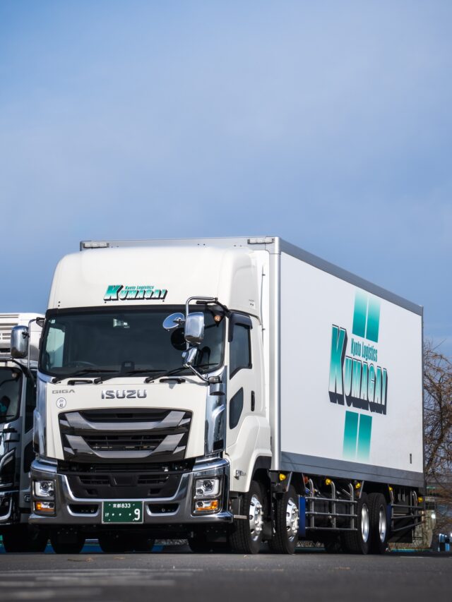 【新車情報】
こんにちは！熊谷運輸です。

この度、新たなトラックが仲間入り！

#いすゞ の #giga です✨

新しく入社されたドライバーさんが乗ることに。

春はもうすぐそこ🌸

慣れてきた頃こそ、フレッシュな気持ちを忘れずに安全運転で❣️

#熊谷運輸 #10t車 #ドライバー募集