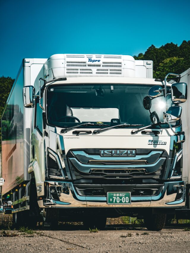 【新車情報】ISUZU / FORWARD / 本社

車番良くて無事故がいい。
意味：車番が7000番とキリがよく、事故も起こらないでほしい、と意味を込めたもの。

#熊谷運輸 #いすゞ #forward #フォワード #トラックドライバー募集